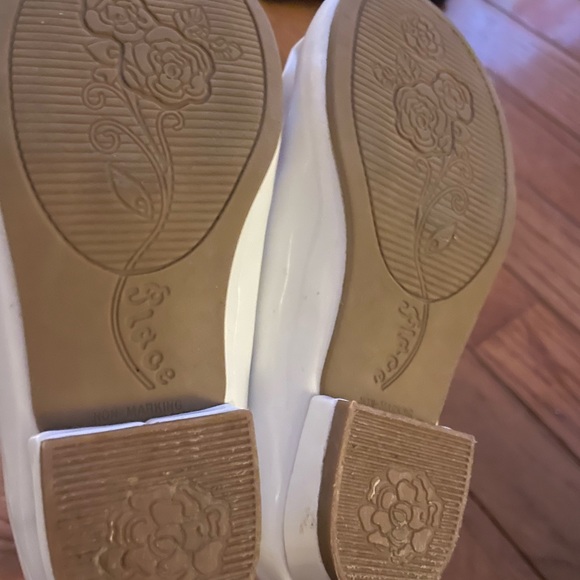 Children’s Place white patent leather flats with bow & buckle strap! So sweet - Picture 6 of 6